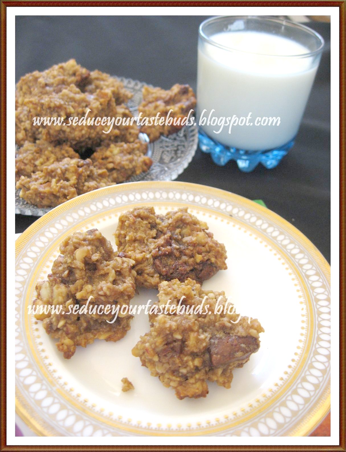 Seduce Your Tastebuds... Oats Banana Almond Chocolate Cookies