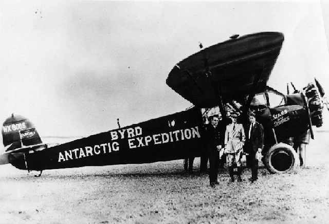 Foto do Almirante Bird em expedição na Antártida