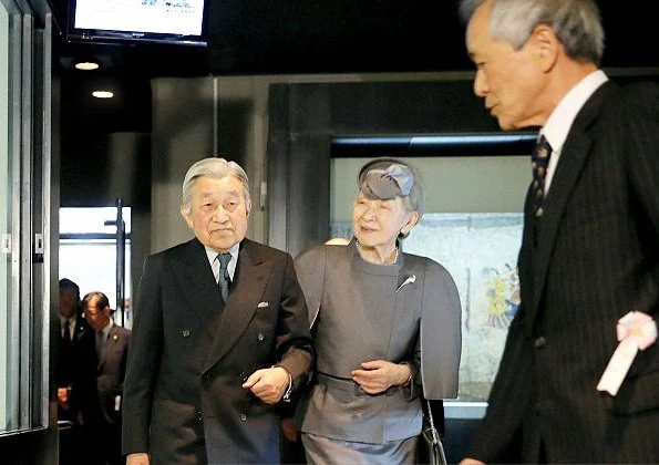 Emperor Akihito and Empress Michiko visited the Takamatsuzuka Tomb Museum in the village of Asuka on the last day of their three-day trip to Nara Prefecture, diamod rings and earrings, lace weddings dress, summer dress new style