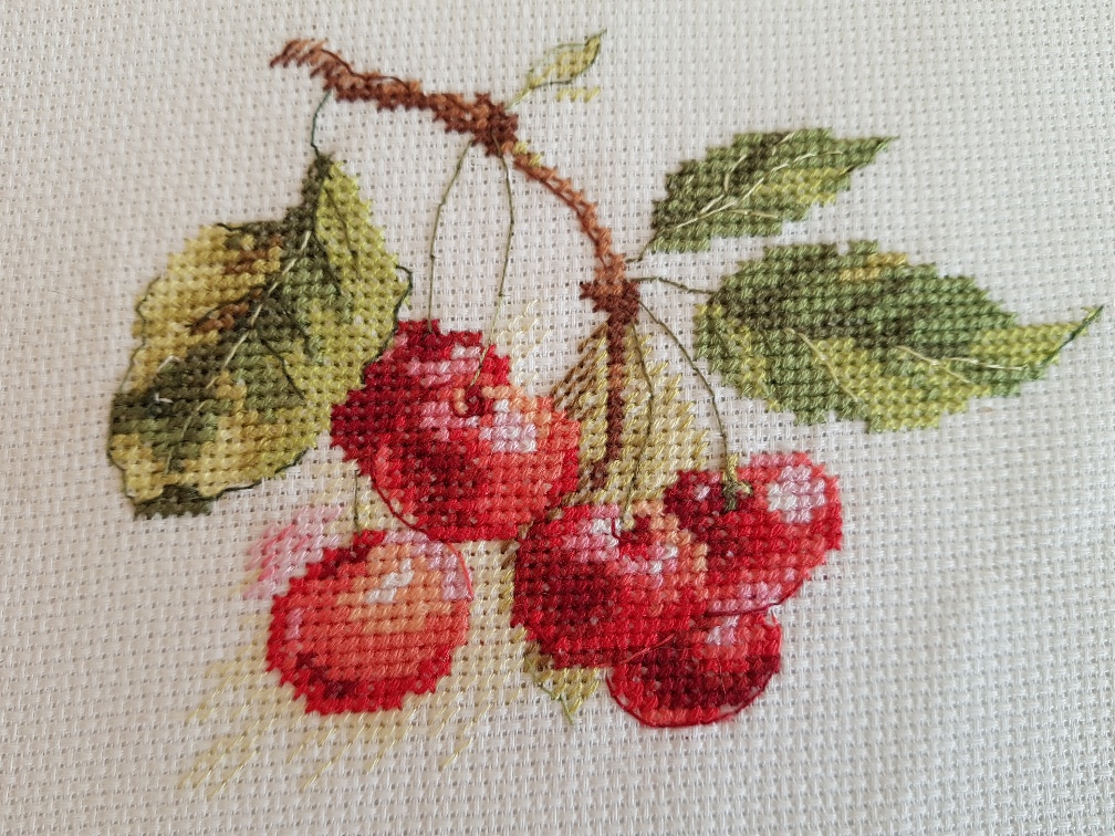 Легкая вышивка крестом фрукты. Вышивание крестиком вишня. Вышивка вишенки для детей. Чаривна мить м-266 "сладкая ягода". Вышивка крестом вишенки.