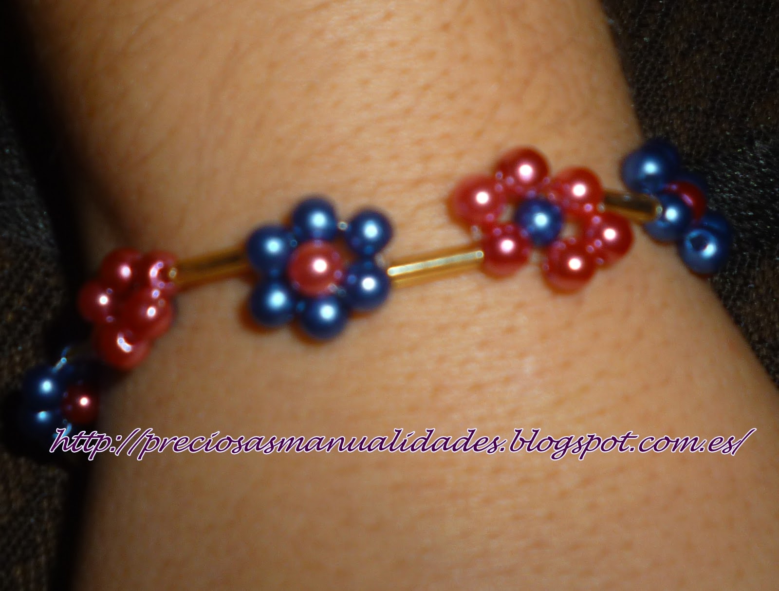 PRECIOSAS MANUALIDADES PULSERA DE FLORES PERLADAS