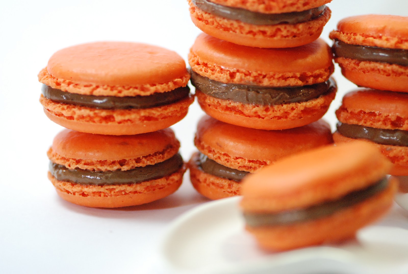 KenBakes: Orange Macarons