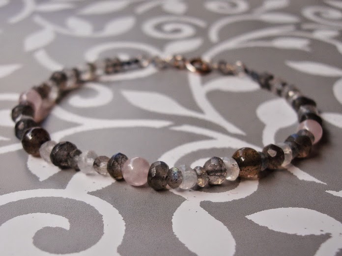 inominos How to turn a bracelet into a necklace )