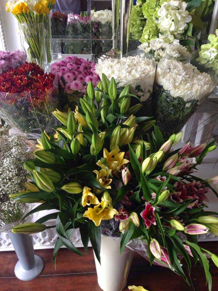 New In Town Simply Flowers an upscale boutique florist with flair