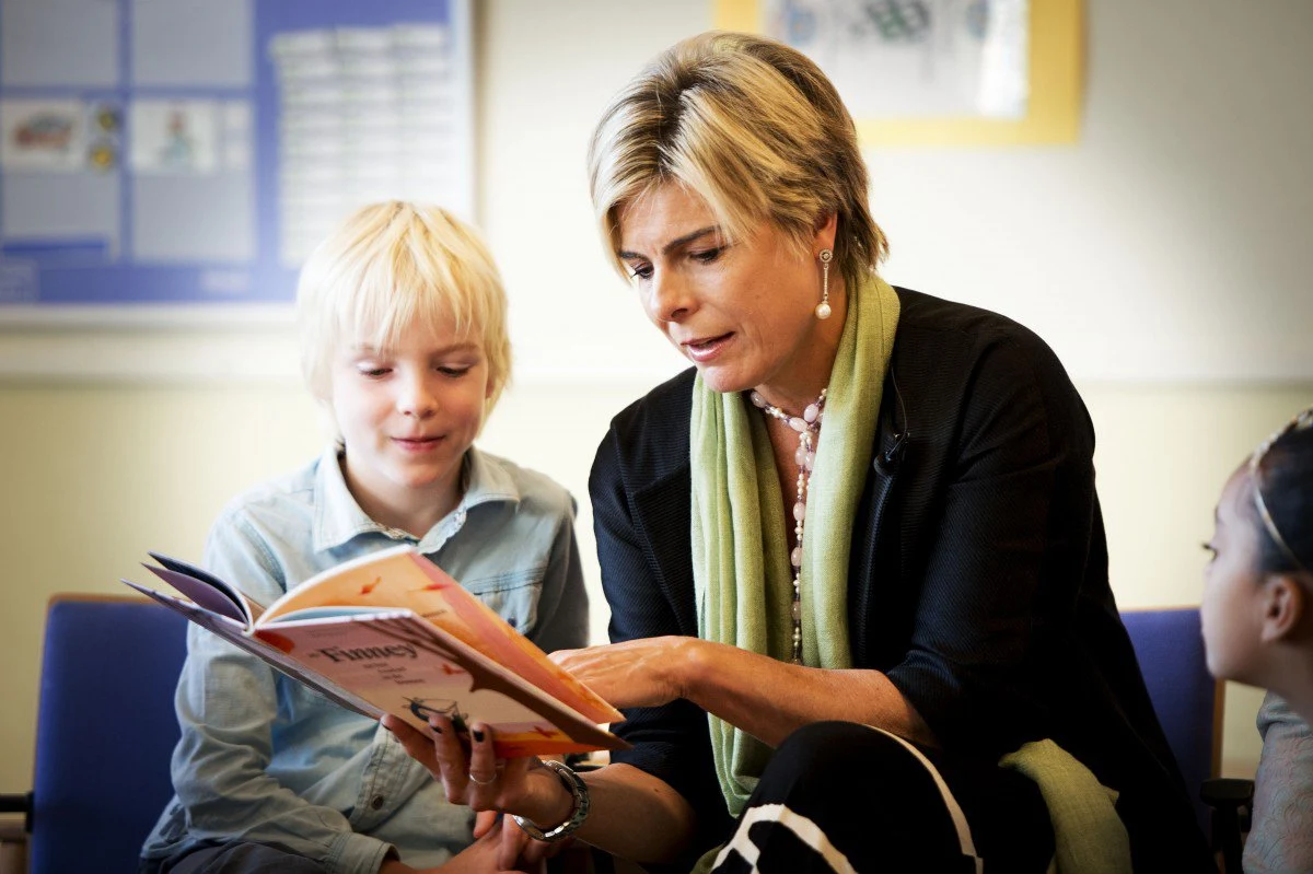 Princess Laurentien of The Netherlands visits the Daltonschool Neptunes at the Day of sustainability and reads for children