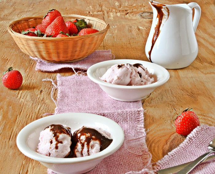 Versatile Vegetarian Kitchen Strawberry Ice cream Egg free, fat free