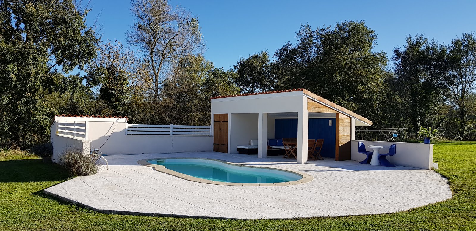 Mancioux - Contemporary house with pool 