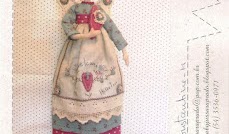 Boneca de tecido  com molde