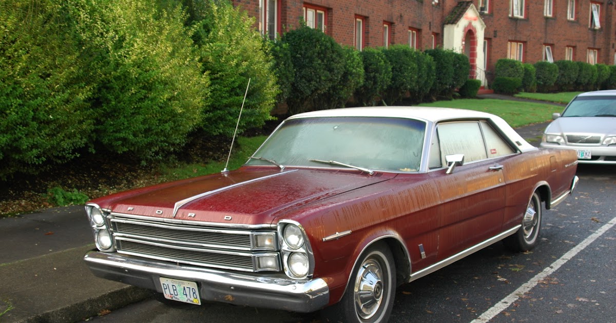 OLD PARKED CARS.: 1966 Ford Galaxie 500 XL.