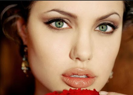 Eyeliner nasıl çekilir? Eyeliner nasıl çekilir?