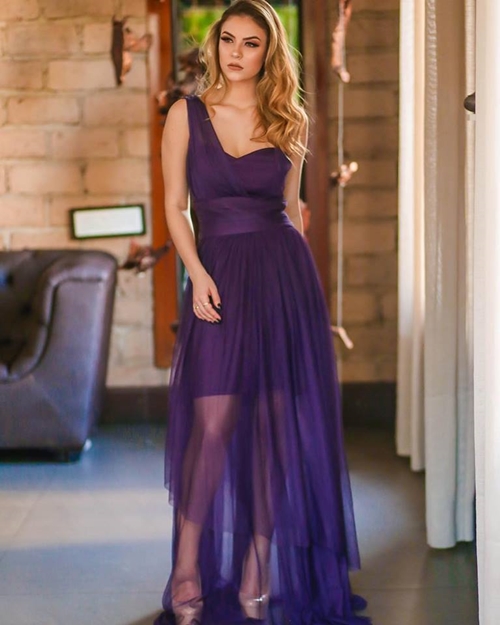 vestido longo violeta