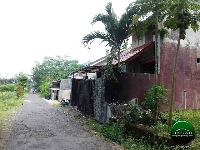 Rumah di Timur SD Model dekat Budi Mulia Dua Rumah di Timur SD Model dekat Budi Mulia Dua