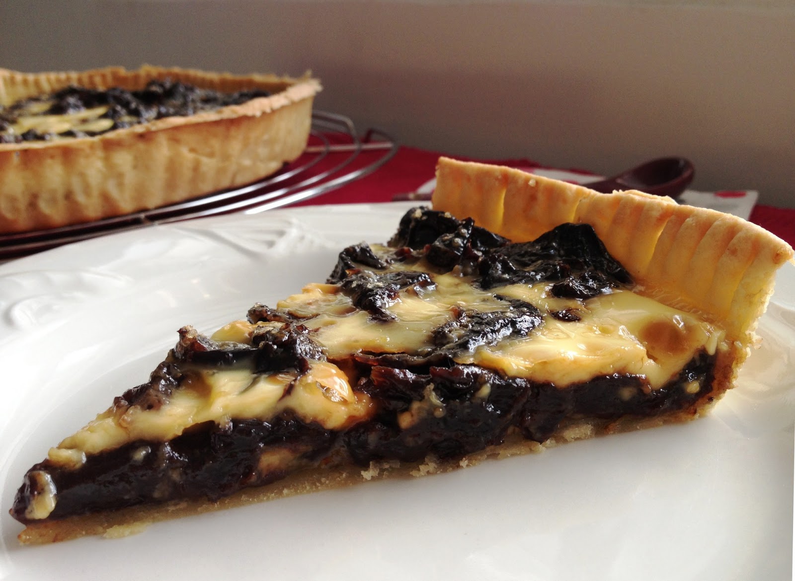 Sweet Kwisine: La Fabuleuse Tarte aux pruneaux Sweet Kwisine: La Fabuleuse Tarte aux pruneaux
