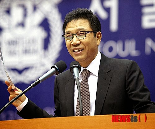Lee Soo Man speculated to have bought LA vacation home with a paper company