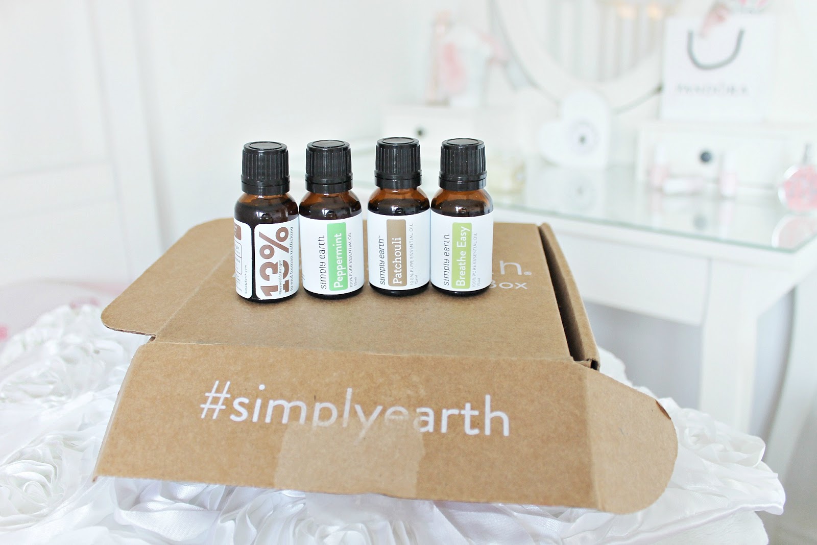 How to be a forest fairy and make bath and body products and pretty things for your makeup collection, SimplyEarth review.