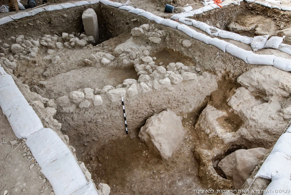 10,000 year old house unearthed in Israel