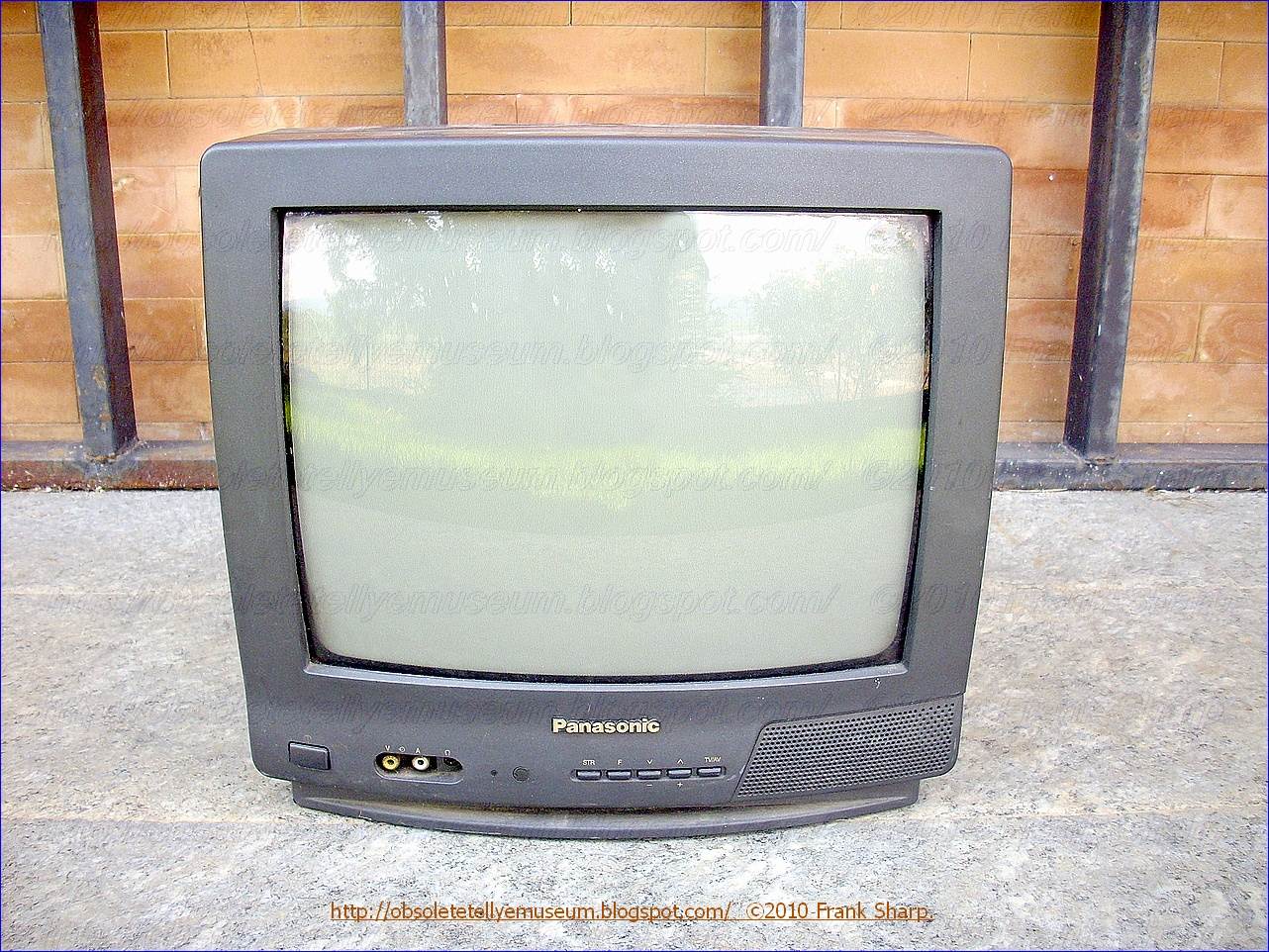 Телевизоры panasonic tc. Panasonic TC-14f2. Panasonic TC 14z99m. Телевизор Panasonic 1997. Panasonic Colour TV model TC-14s1d.