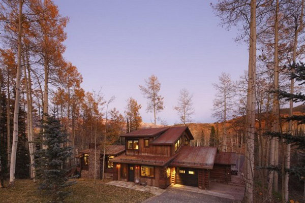 Cabaña de Vacaciones Combinando Detalles Rústicos y Modernos en Colorado