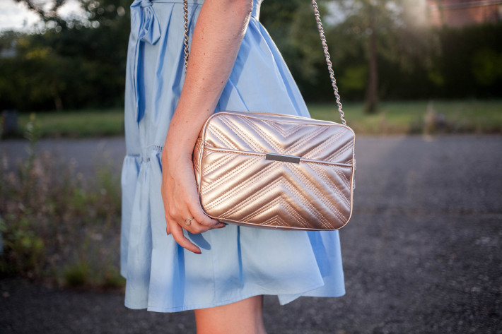Outfit: rose gold cross body bag