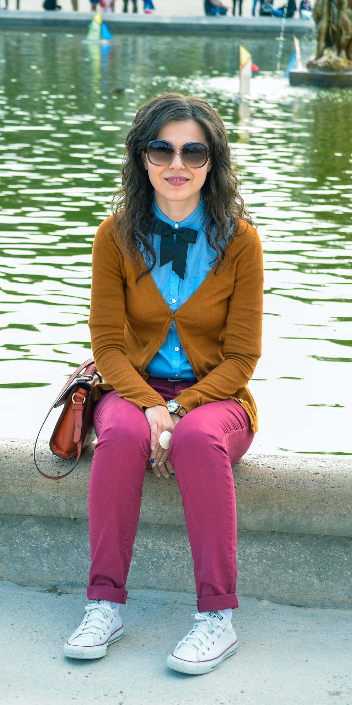 preppy fall outfit paris burgundy pants h&m seine jardin de Luxembourg sunset eiffel tower bow tie orange bag the bag shop blue shirt holiday