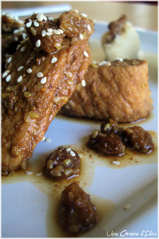Escalopes de jambon de porc sésames, épices, caramel et raisins secs