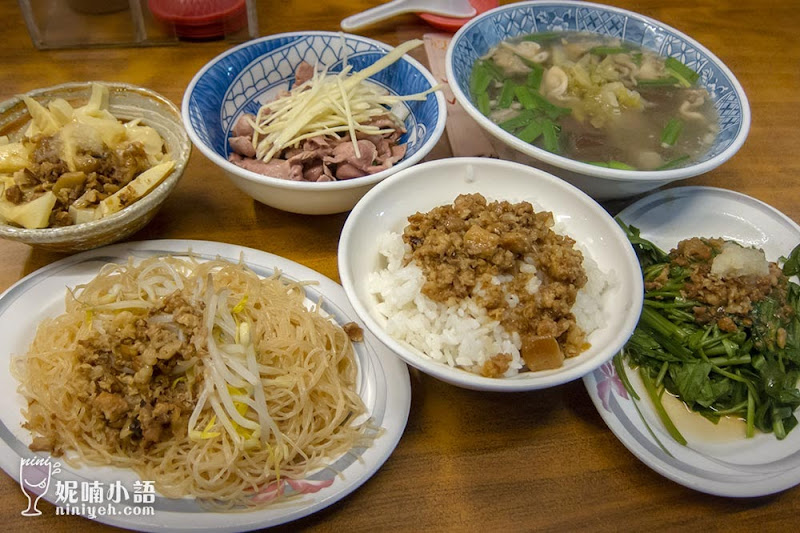 【台南美食】蔡三毛蔡家豬血湯。對抗不景氣的銅板美食 【台南美食】蔡三毛蔡家豬血湯。對抗不景氣的銅板美食