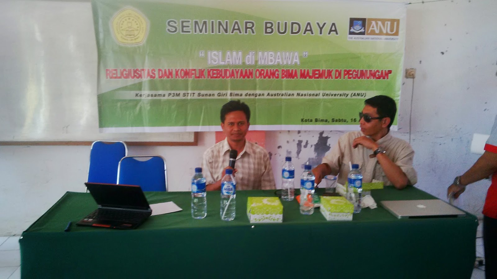 SEMINAR BUDAYA; ISLAM di MBAWA. Religiusitas dan Konflik Kebudayaan Orang Bima Majemuk di Pegunungan SEMINAR BUDAYA; ISLAM di MBAWA. Religiusitas dan Konflik Kebudayaan Orang Bima Majemuk di Pegunungan