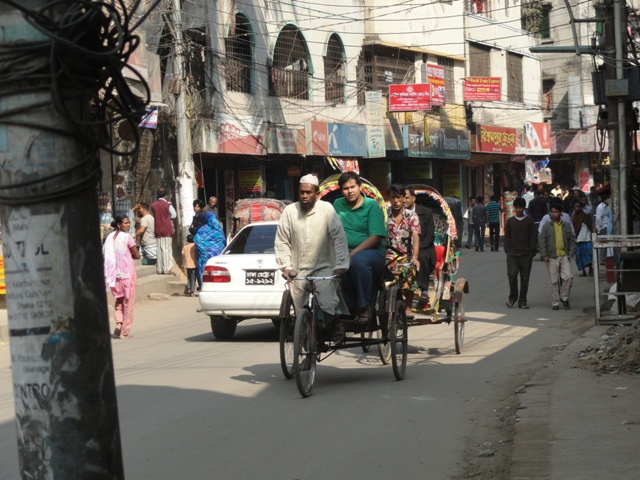 Diggin' Dhaka: Walking through some Dhaka suburbs