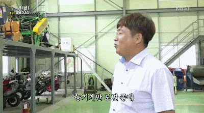 아버지한테 트랙터 하나만 사달라고 조르는 15살 중학생.gif
