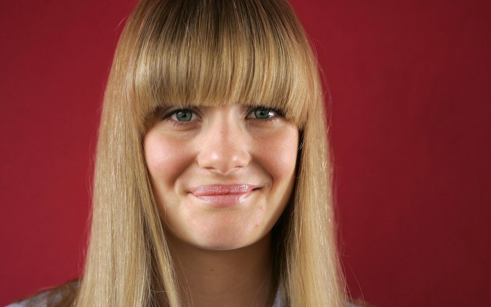 celebrities and fashion: Romola Garai