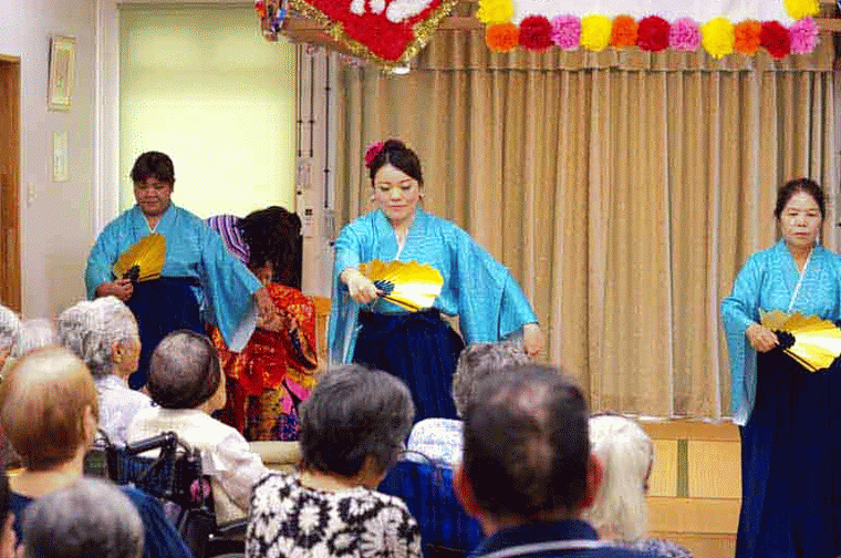 kimonos, classical dance, young ladies