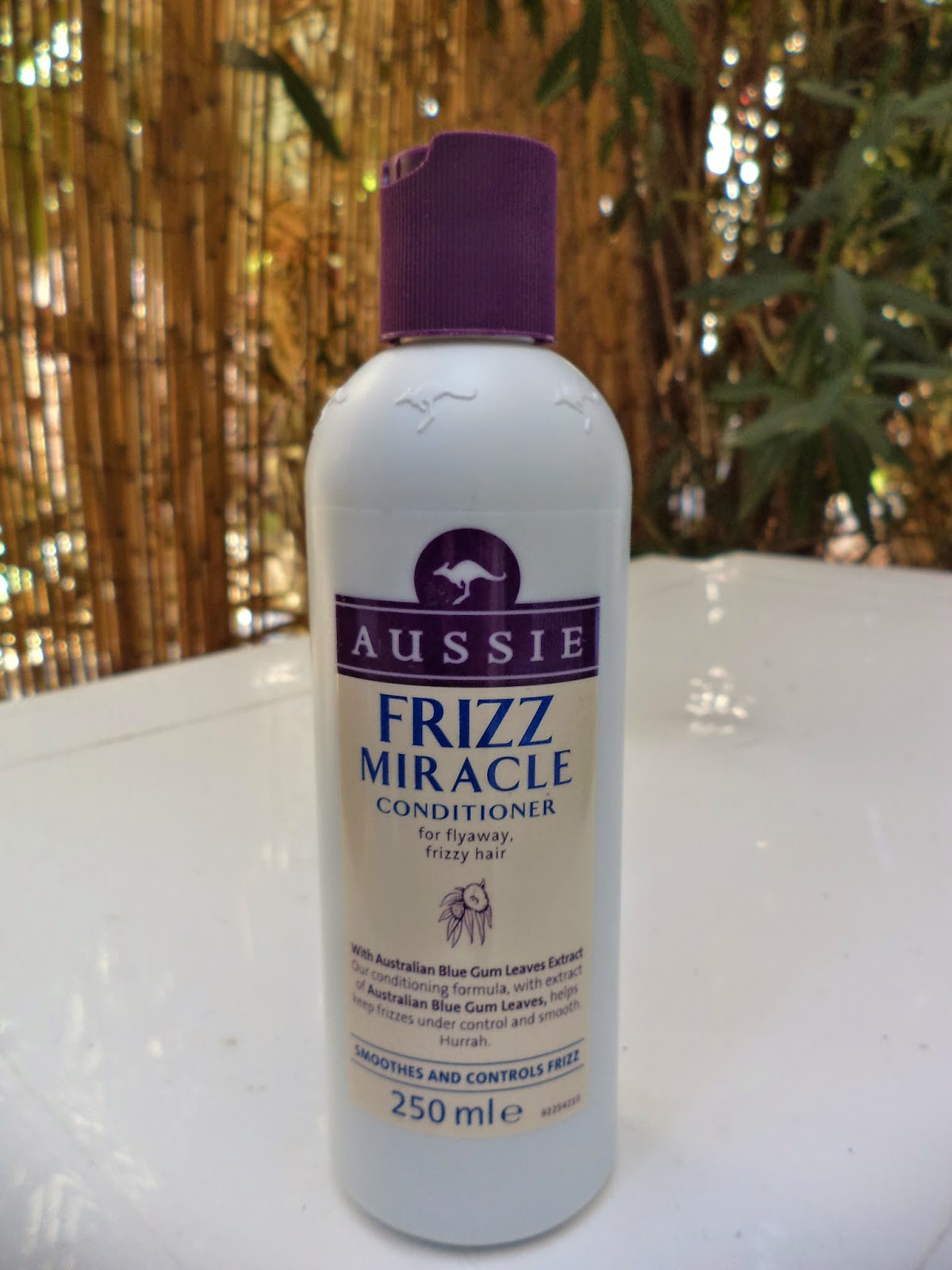 Beauty made fun Review Aussie Frizz Miracle Conditioner