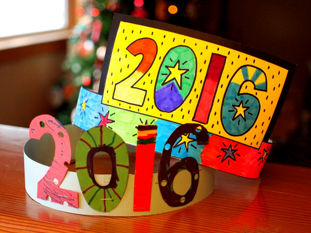 Easy New Years Art Project and Craft- Make 2016 Crowns! (Printable included)