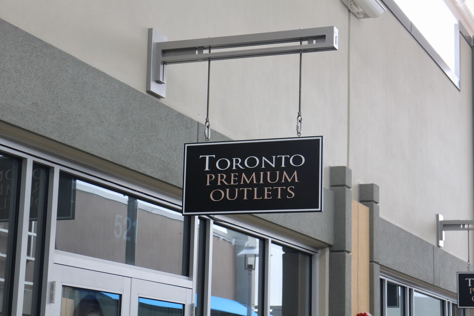 Invest and Travel Toronto Premium Outlet, Toronto, Canada