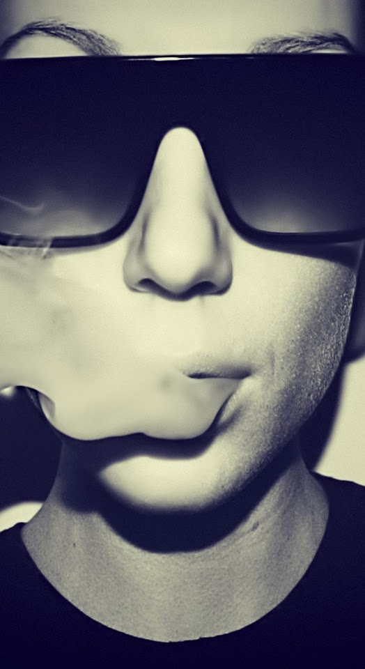   Smoking Girl Sunglasses   Android Best Wallpaper