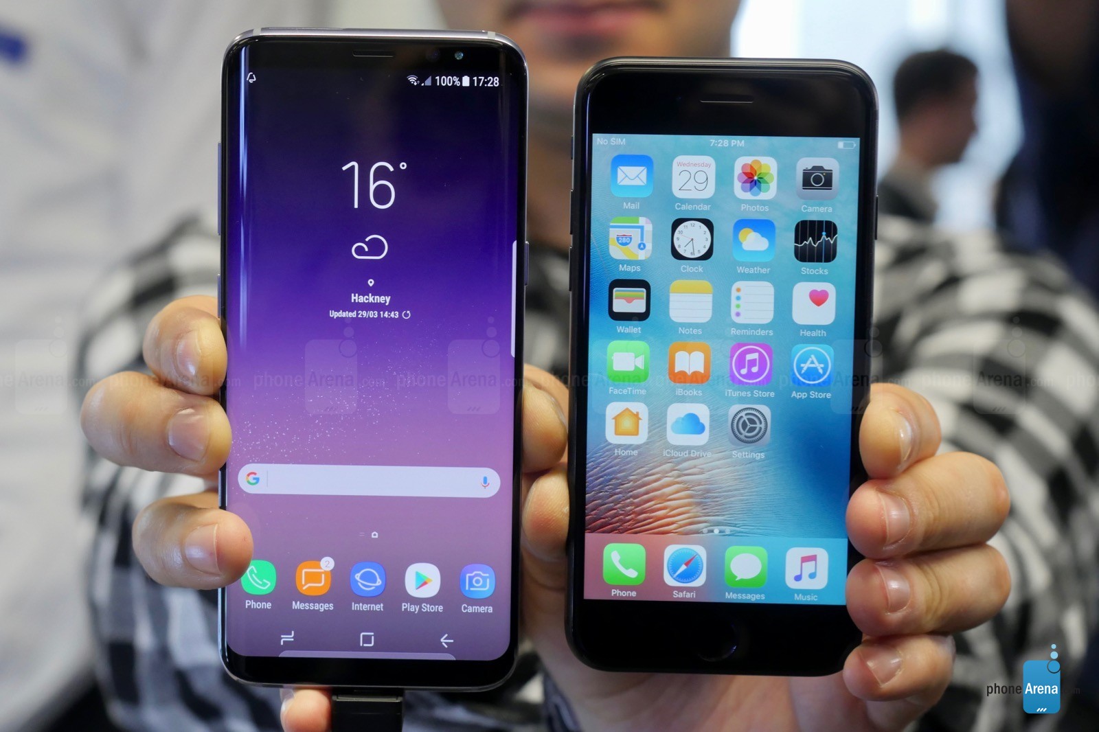 Сравнить самсунг 8. Iphone Samsung s8 Plus. Samsung Galaxy s8 и iphone. Samsung Galaxy s8 и iphone 8. Samsung Galaxy s8 vs s8.