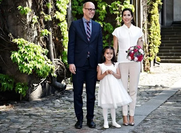 Crown Princess Mary wore Massimo Dutti Trousers and she wore Gianvito Rossi Python pumps. Tennille Louise Vitagliano and Max Kausman