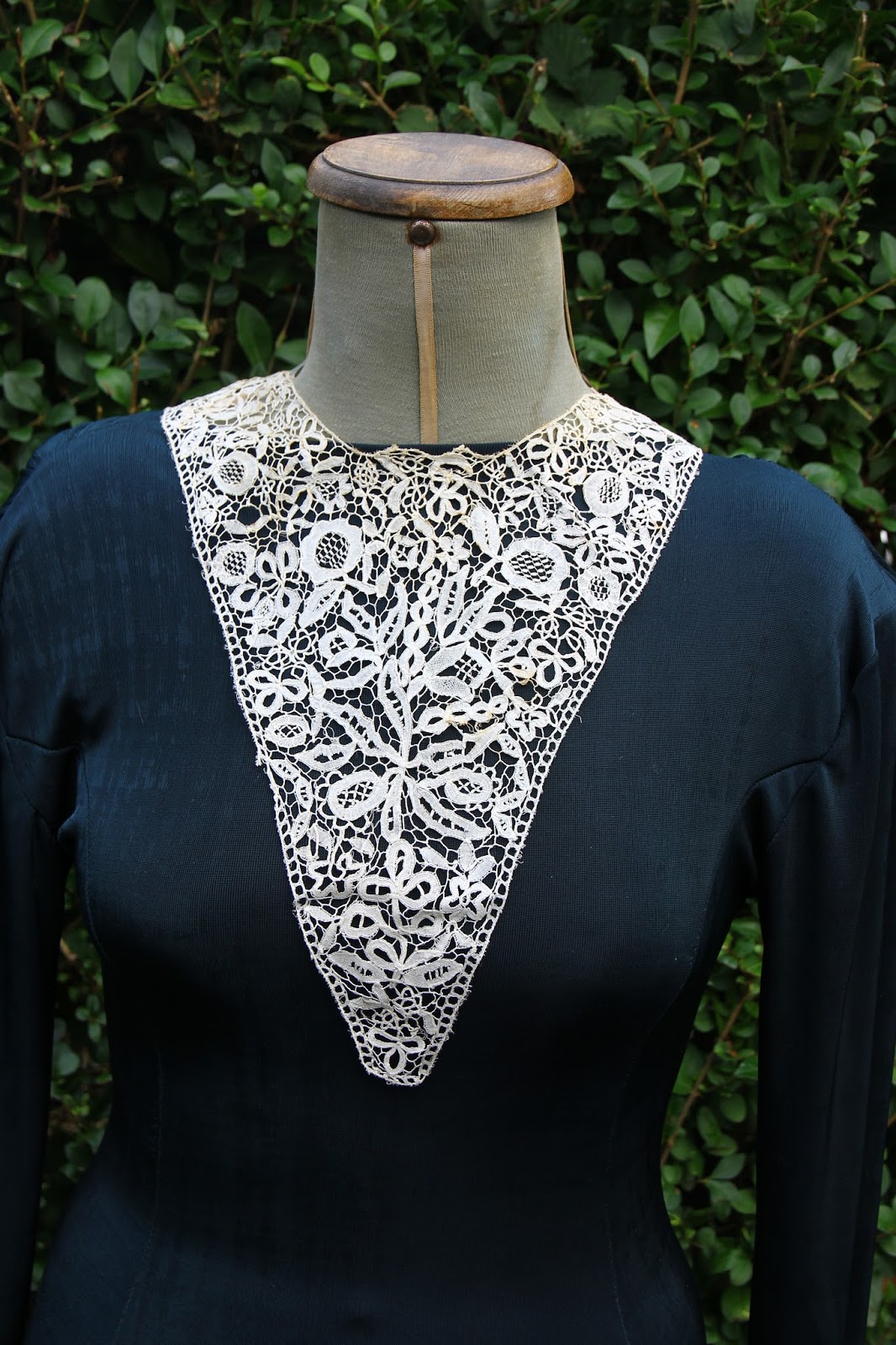 English Corner Shop: Кружевные антикварные воротники у нас на выставке ...