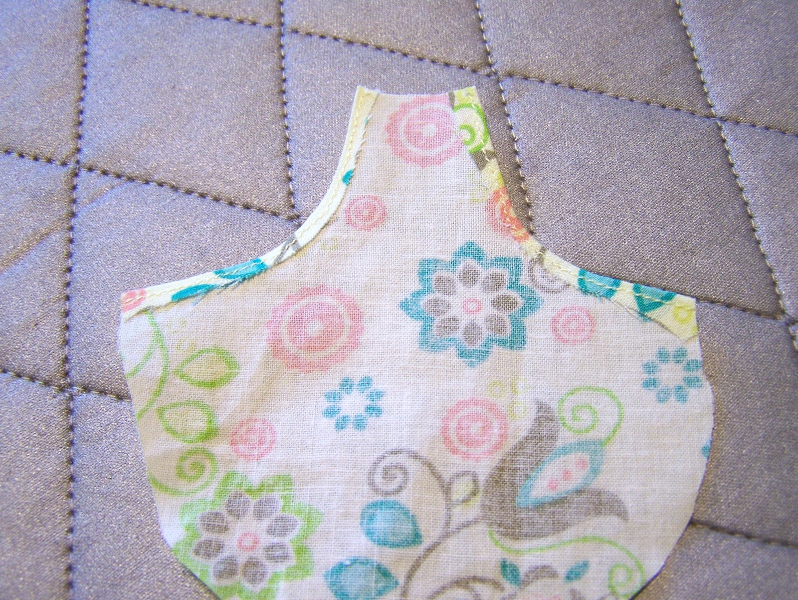 Damsel Quilts & Crafts: Aprons on the Clothesline