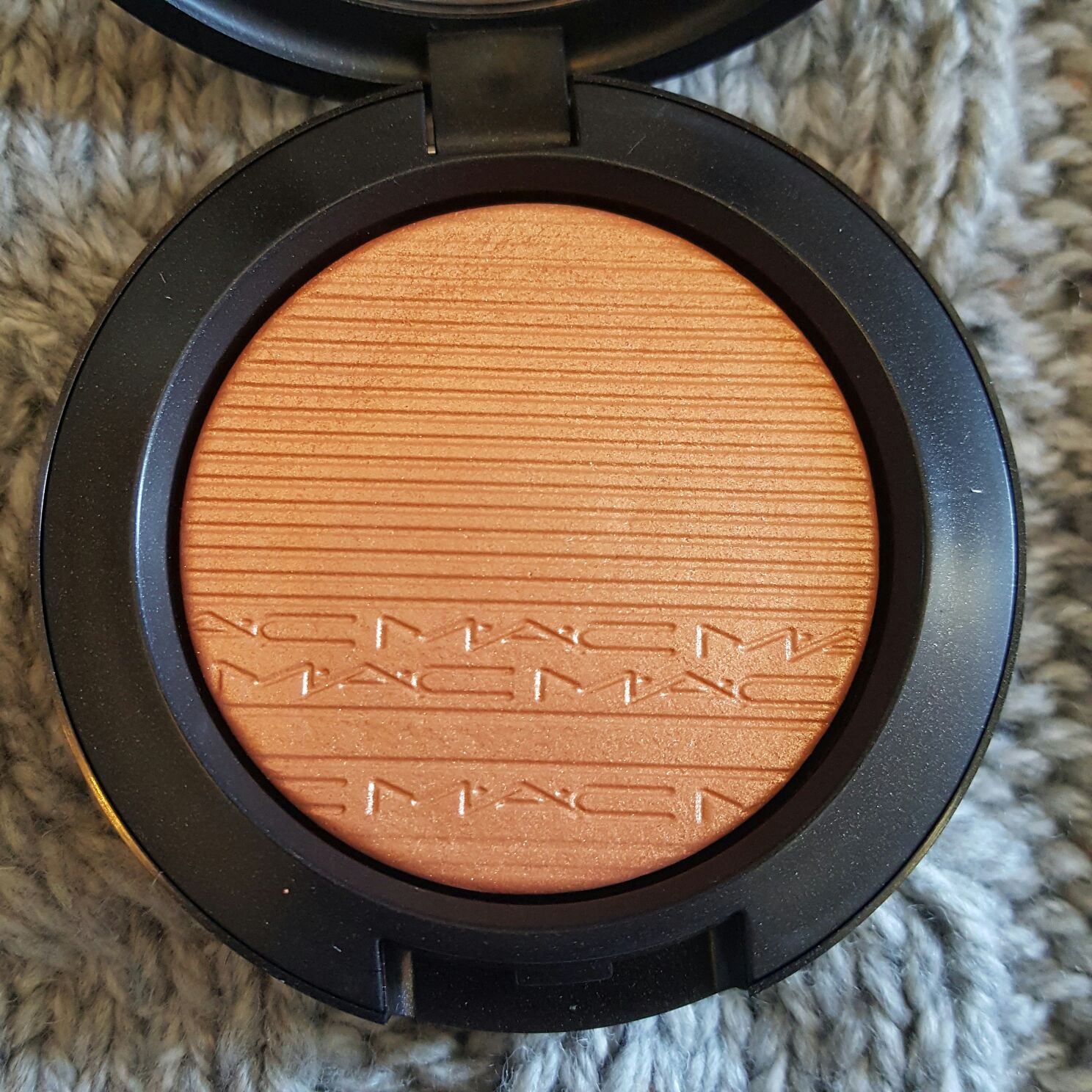 Mac powder blush свотчи. Mac extra dimension blush. Mac румяна hushed tone. Mac extra dimension blush. Румяна mac extra dimension blush sweets for my sweets.