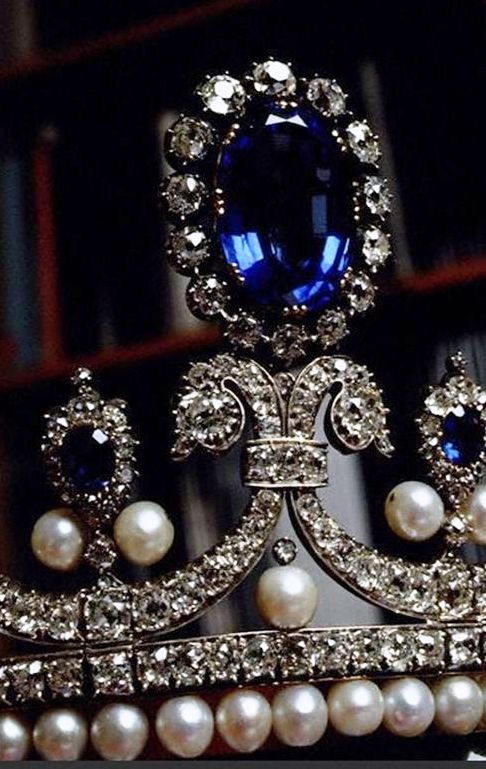 семья драгоценность. семья драгоценность. драгоценности царской семьи романовых. семья драгоценность. жемчужная парюра романовых.