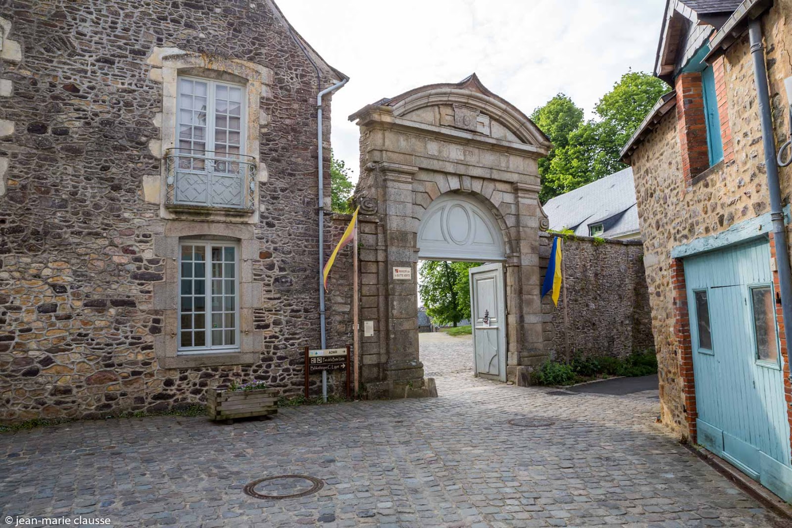 Découvrir la France en photos 114 SAINTE SUZANNE. (Mayenne 53)