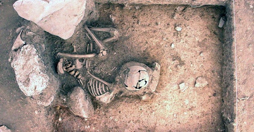 Descubren en Cusco dos entierros humanos de 3.000 años de antigüedad en la zona arqueológica de Marcavalle Descubren en Cusco dos entierros humanos de 3.000 años de antigüedad en la zona arqueológica de Marcavalle