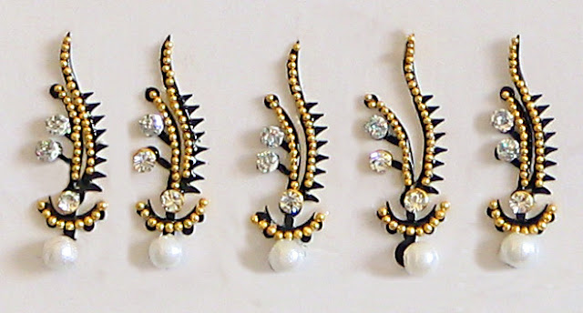 Some Gorgeous Bindi Designs for an Indian Bride