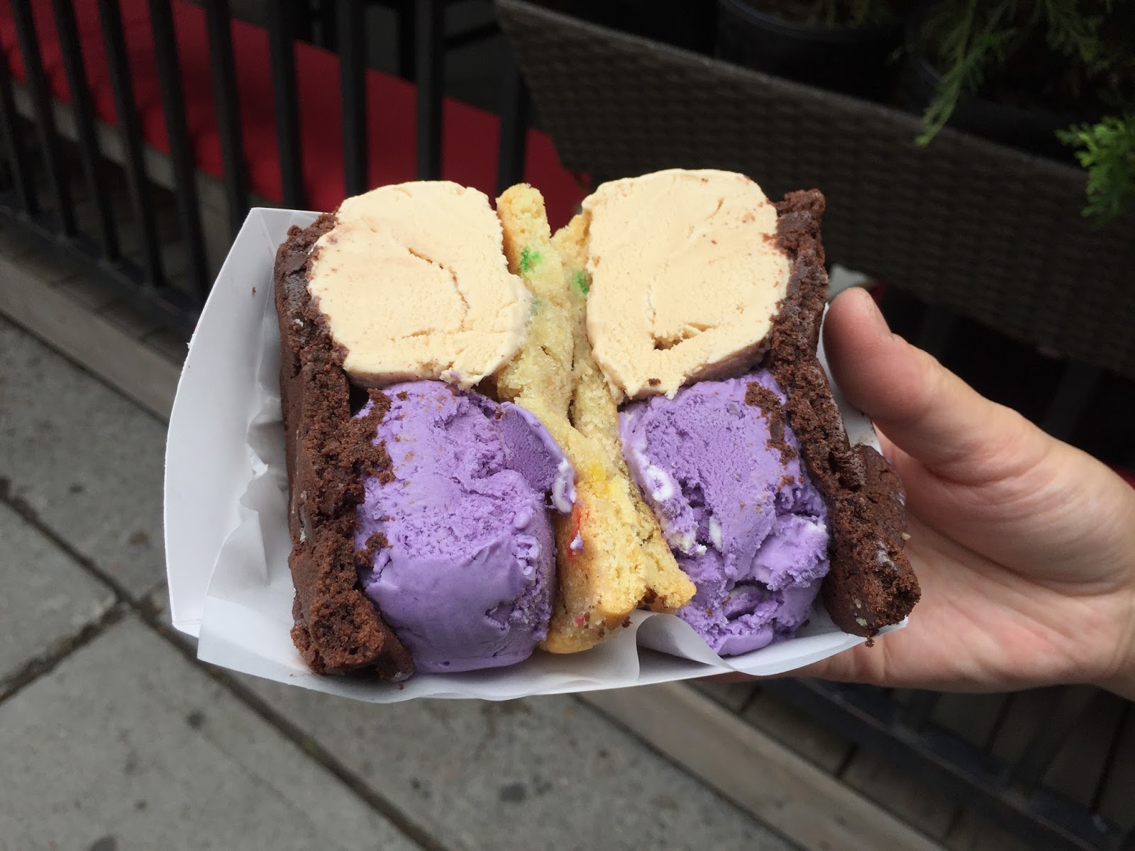 トロント家族で研究留学 Bang Bang Ice Cream & Bakery (Ossington x Queen) (アイス) (10点)