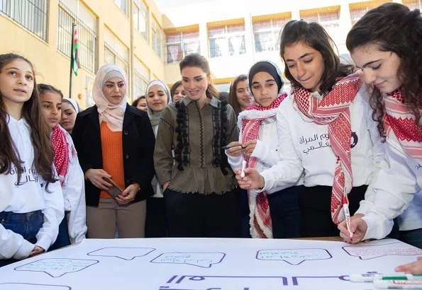 Queen Rania launched online educational platform Edraak’s mathematics curricula