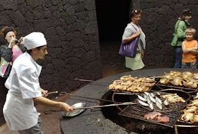 مطعم يقدم مأكولات مشوية على فوهة بركان!