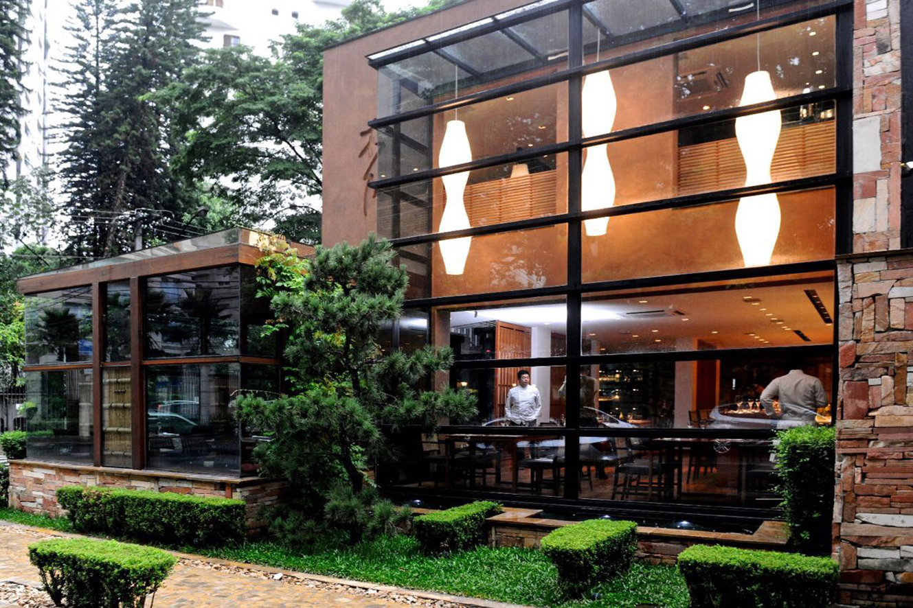 PRANCHETA DE ARQUITETO PEDRA RESTAURANTE KINOSHITA VILA MADALENA, SÃO