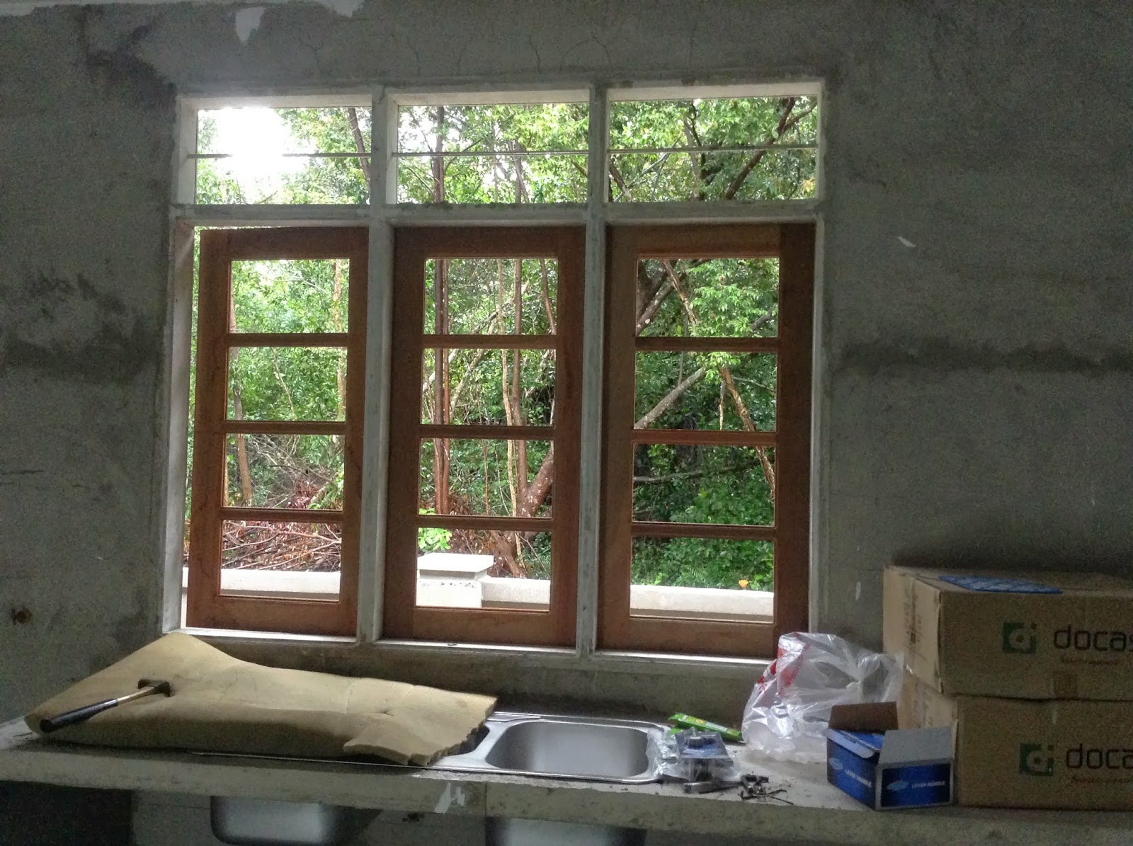 Kerja-Kerja Memasang Tingkap dan Pintu Kayu ~ Membina Rumah Impian