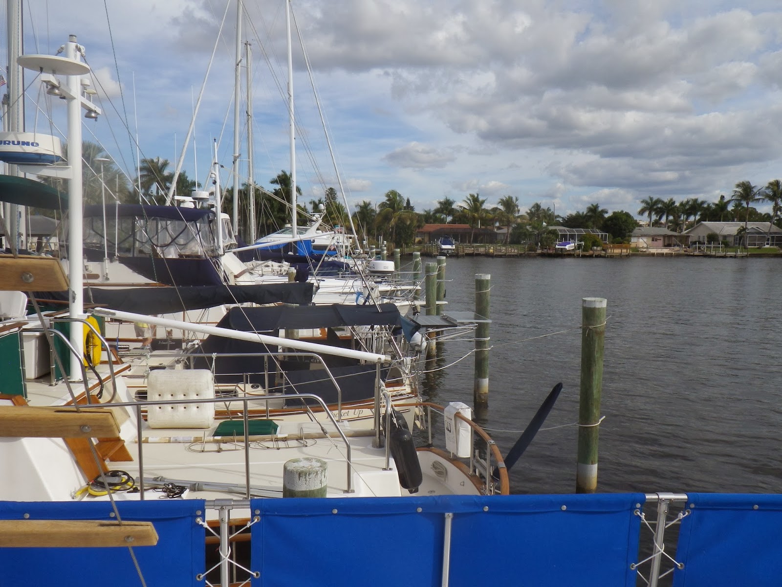 Southern Belle: Cape Coral Yacht Club - Our new home for a little while